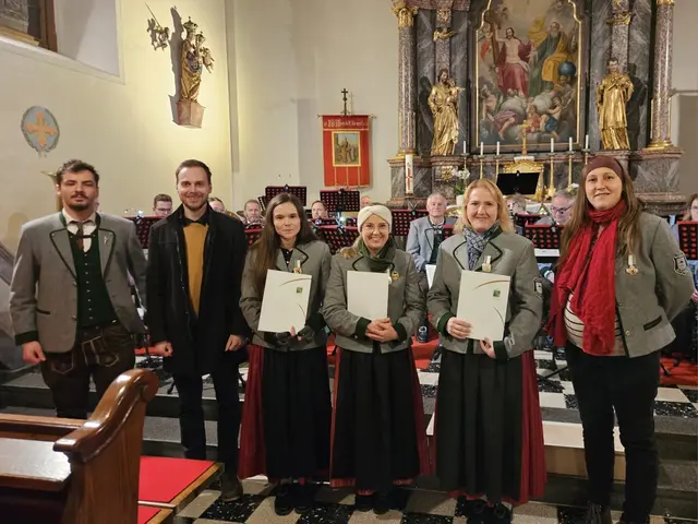 Beim Kirchenkonzert der Ortskapelle Gutenberg wurden auch langjährige Musikerinnen geehrt.  | Foto: Christian Riedl