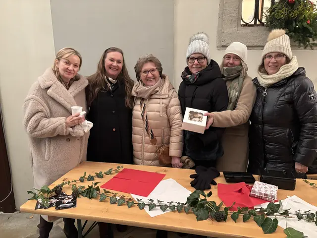 Die "Wri Frauen" konnten sich freuen: Alle Kekse wurden verkauft. | Foto: Schauer