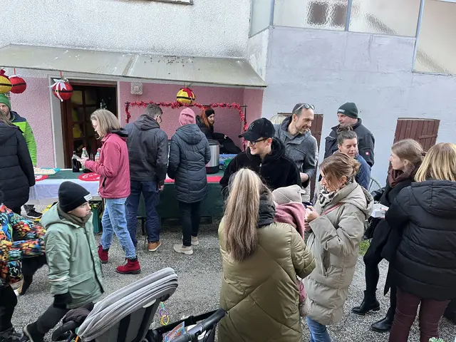Den ganzen Nachmittag über kamen und gingen die Besucher | Foto: Gesa Buzanich