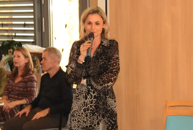 Pflegedienstleiterin Kerstin Nemeth verkündete wehmütig ihren Abschied vom Demenz (im) Zentrum - sie widmet sich einer neuen Aufgabe bei der Diakonie im Bereich der mobilen Betreuung und Pflege. | Foto: Peter Seper