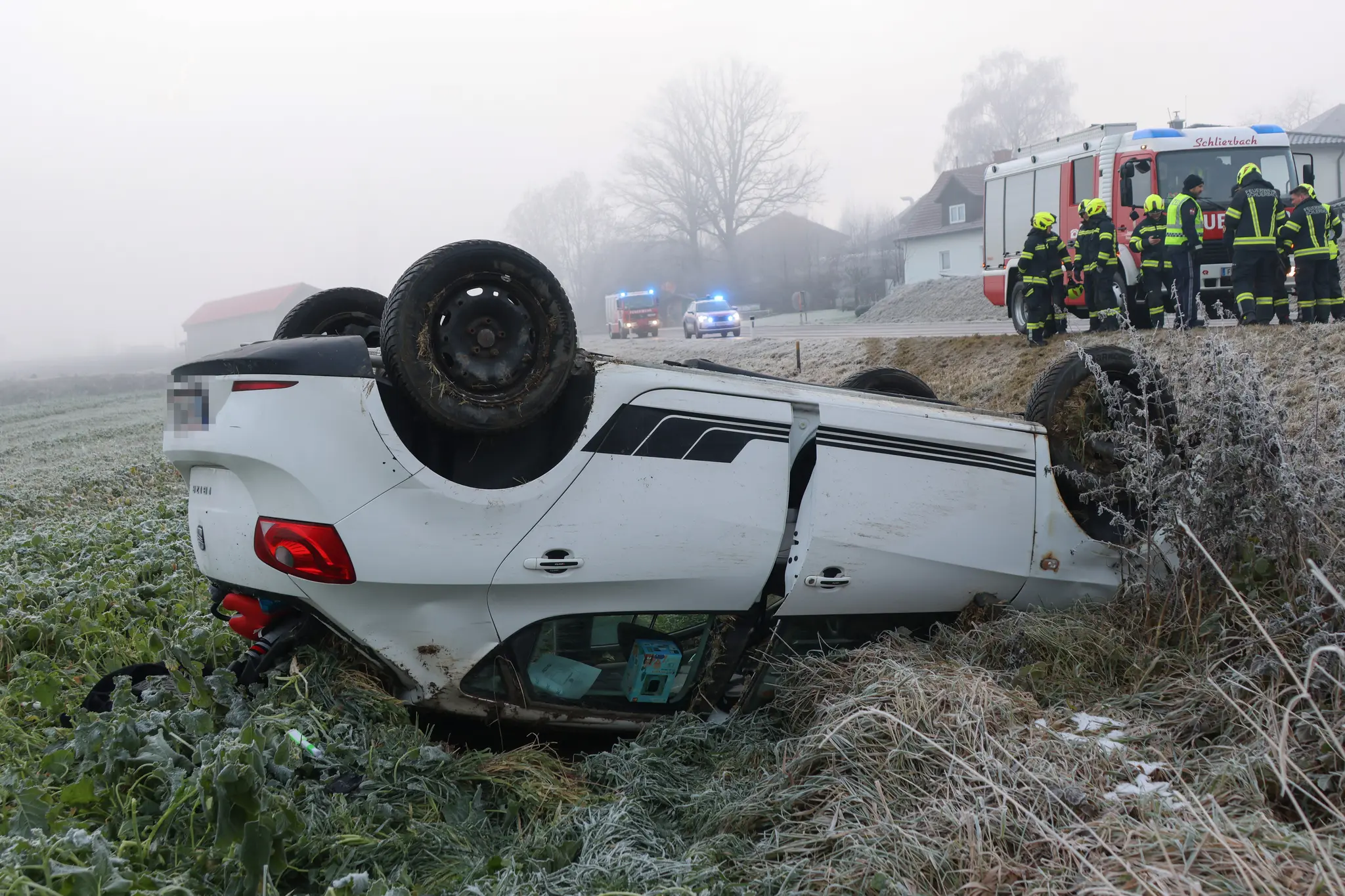 Unfall in Schlierbach: Auto überschlägt sich auf B138 in Schlierbach ...