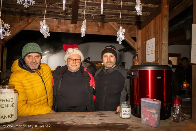 Klein-Neusiedler Christkind - karitativer Verein von 4 Familien (Johann Haas, Gerhard Winkler und Hr. Koubek (vlnr)). | Foto: cine-motion.at / R. Ivanek