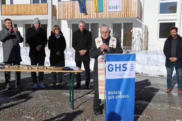 Pfarrer Hermann Gutwenger fand vor der Segnung passende Worte. | Foto: Kendlbacher