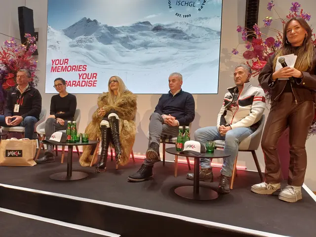 Alexander v.d. Thannen (Obm. TVB Paznaun- Ischgl), Anna Kurz (Obm. Stv.), Künstlerin Rita Ora, Jürgen Kurz (Aufsichtsratsvorsitzender SSAG), Günther Zangerl (Vorstand SSAG) (v.l.) | Foto: Monika Hammerl