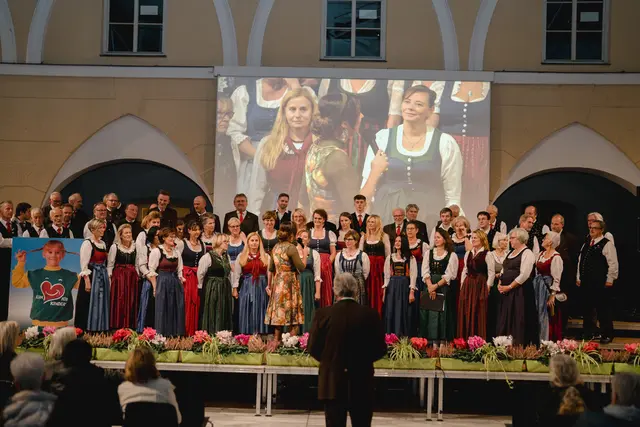 Der Gemischte Chor Mühldorf, der MGV Molzbichl, die Singgemeinschaft Döbriach sowie Bernhard Steiner begeisterten das Publikum. | Foto: a.storystudio