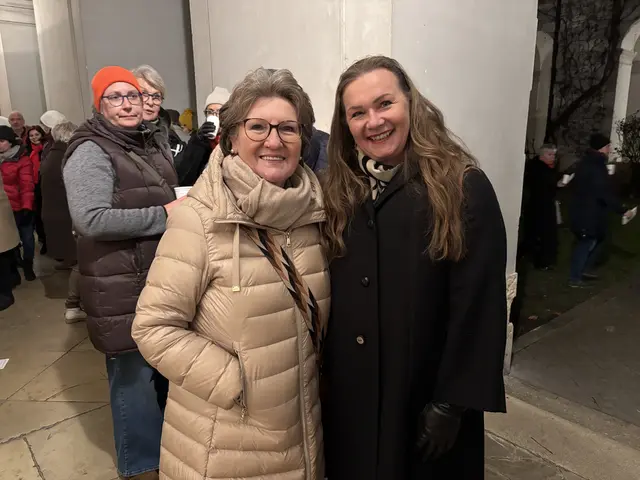 Erika Buchinger und Birgit Pfleger, Leiterin des Hospiz. | Foto: Schauer