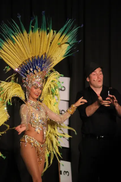 Paul Sommersguter verzauberte mit seiner Frau Luciana die Gäste beim Adventzauber in Anger. | Foto: Josef Hofmüller