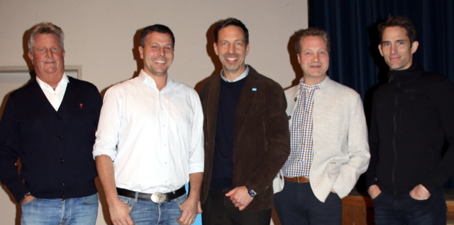 Obmann Adrian Siller (Mitte) mit seinen Stellvertretern Lukas Rasinger und Christoph Gleirscher sowie AR-Vors. Herbert Hofer und dessen Stv. Reinhard Klier | Foto: TVB Stubai