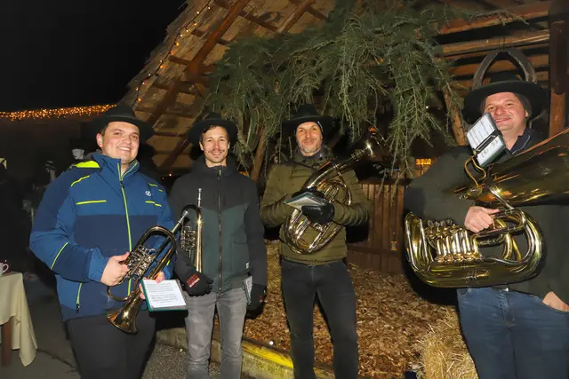 Das Bläserquartett der Marktkapelle St. Ruprecht sorgte für Weihnachtliche Stimmung | Foto: Iris Bloder