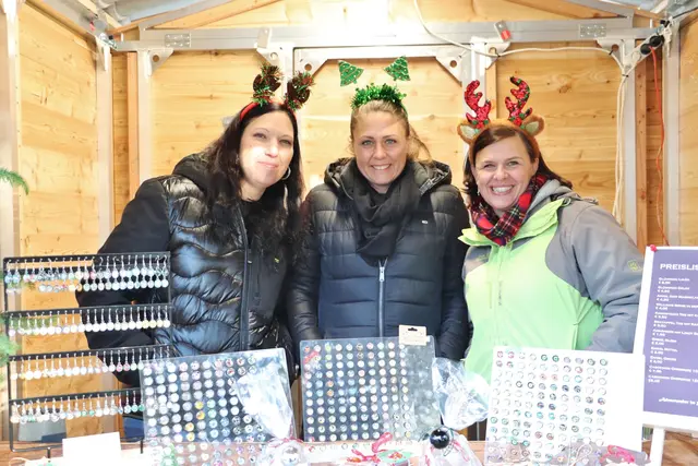 Als jüngster Verein in Premstätten formierte sich im Sommer der Premstätter Kinderflohmarkt. Um den Grundstock einer Vereinskassa aufzustocken kamen  mit kulinarischen und handwerklichen Ideen Alexandra Goldner und ihr Team mit Besuchern charmant ins Gespräch. | Foto: Edith Ertl