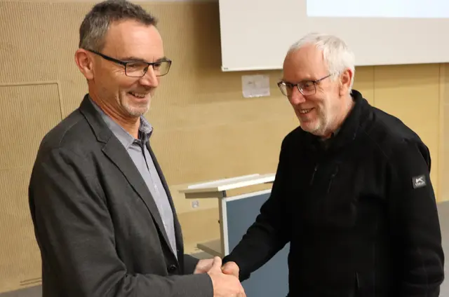 Reinhold Holler (li) gratuliert Johannes Schantl zur Wiederwahl | Foto: Gerhard Langmann