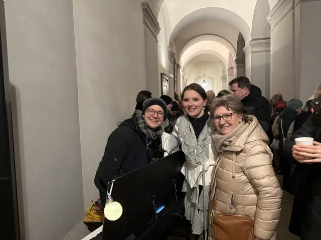 "Federrausch" trat im Kreuzgang auf und stimmte auf den Auftritt im Jänner ein. | Foto: Schauer