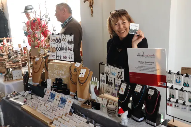 Martina Gosemärker hat ein Händchen für Feines (Schmuck) und Grobes (Betondesign) | Foto: Gerhard Langmann