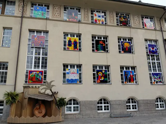 Adventkalender an der Volksschule  | Foto: H.Bachinger