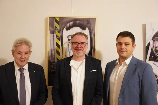 Landtagsabgeordneter Hermann Hauer, Künstler Martin Wieland und Bürgermeister Renè Blum.