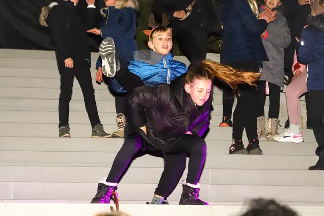 Die Tänzer/innen des Rock'n'Roll Akrobatik Vereins Formation88 bekamen tosenden Applaus. | Foto: Iris Bloder