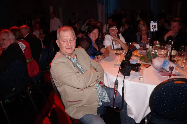 Helmut Horvath bei einer Gala in der Arena Nova. Meistens saß er nicht am Pressetisch, sondern gleich bei den Chefs. | Foto: Zezula