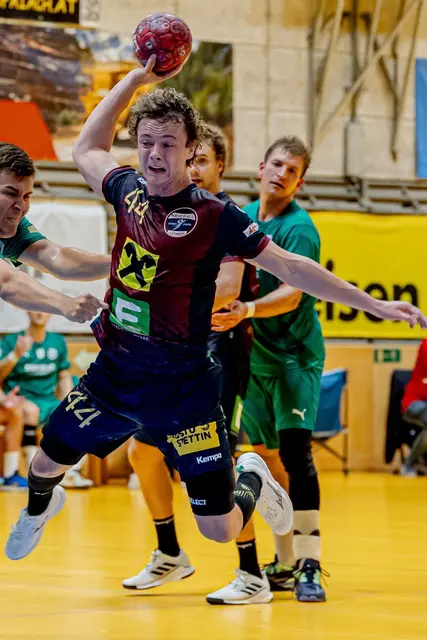 Marian Schweiger entwischt der Eggenburger Abwehr. | Foto: Robert Edegger