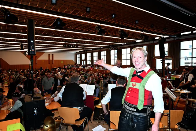 MK-Natters-Obmann Helmut Fitzner zeigt es an: Massenbesuch beim 27. Inntalerstammtisch.