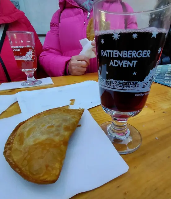 Zillertalerkrapfen und Adventwein  | Foto: H.Bachinger