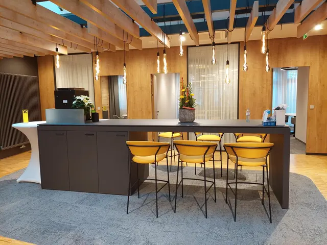 Nach umfangreichen Modernisierungsarbeiten präsentiert sich die Raiffeisenbank Gänserndorf in der Bahnstraße 8 seit 27. November in neuem Erscheinungsbild. Die Filiale wurde in den vergangenen acht Monaten technisch, räumlich und energetisch umfassend erneuert | Foto: RAIKA