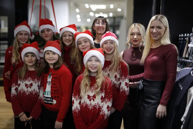 Weihnachtsflair vom Feinsten im Modehaus Laschober.  | Foto: Andreas Tauser