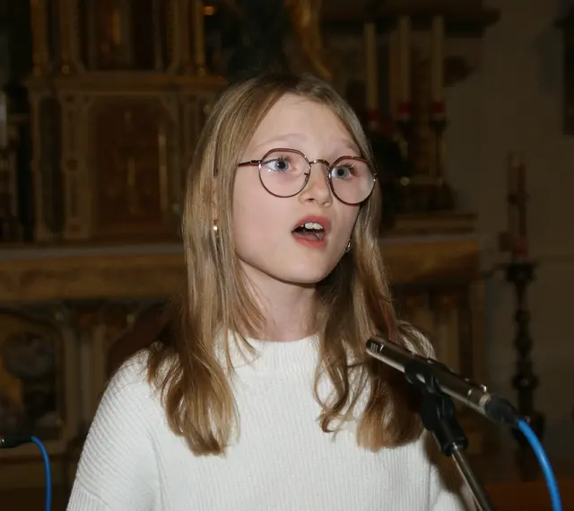 Nachwuchstalent Sarah Kahr mit dem ergreifenden Lied "Mariä Wiegenlied". | Foto: Peter Sattler