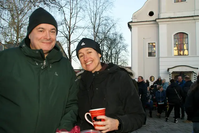 Gut gelaunte Gäste genossen den stimmungsvollen Nachmittag und Abend. | Foto: Peter Sattler