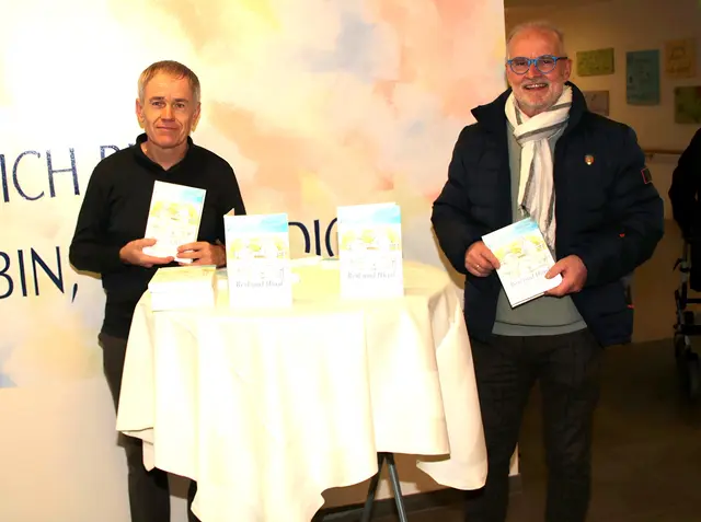 Buchautor Franz Stangl mit Klaus-Peter Schuh. Die Geschichten von "Resl und Hiasl" werden in einem weiteren Buch fortgeschrieben verriet der Autor. | Foto: Peter Seper