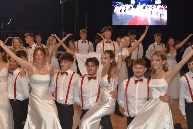 Eine schwungvolle Polonaise eröffnete die Ballnacht. | Foto: MeinBezirk/Michael Strini