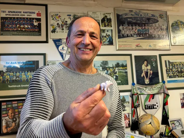 Franz Schuller diente unter Sturm-Jahrhunderttrainer Ivan Osim als Zeugwart und "Hexenmeister". Einen Glückselefanten bringt es bis heute zu wichtigen Partien ins Stadion. | Foto: Christoph Lamprecht