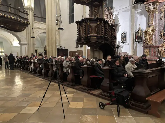 Das Neukloster war bis auf den letzten Platz belegt. | Foto: Schauer