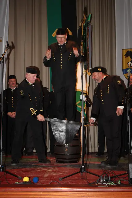 Mag. Jakob Edler sprang über´s Leder | Foto: Patrick Marcher