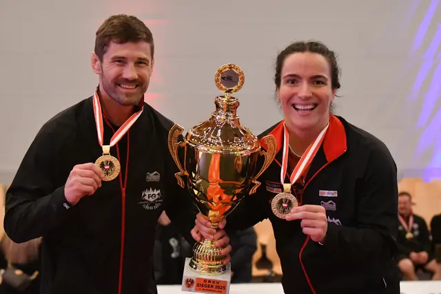 Erfolgsduo Oliver und Martina freuen sich über Goldmedaille und Titel | Foto: Bernhard Walder
