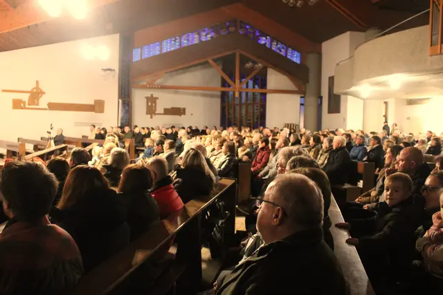 Die Pfarrkirche war am 30. November, den ersten Adventsonntag, gut gefüllt. 