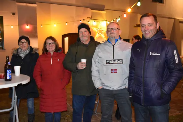 Der ASKÖ Rotenturm lud zum Glühweinstand ein. | Foto: Michael Strini