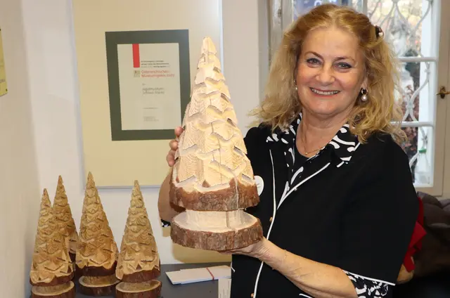 Geschnitzte Weihnachtsbäumchen gab es Preise beim Museumsgewinnspiel | Foto: Gerhard Langmann