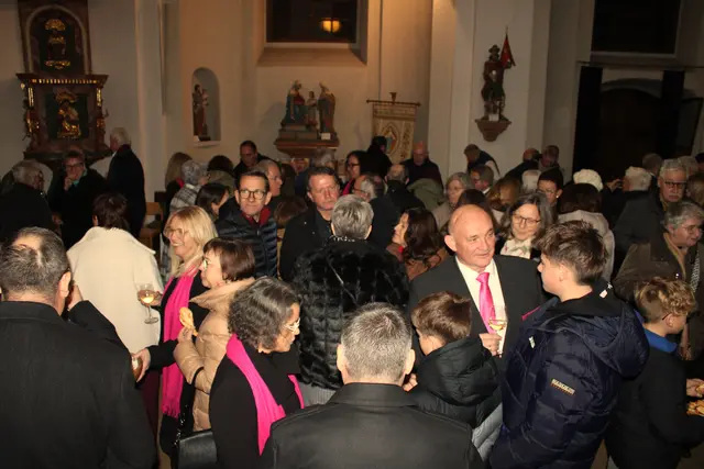 Nach dem Konzert lud eine Agape die vielen Gäste sowie Chormitglieder zum gemeinsamen Ausklingen des ersten Adventsonntag ein. 