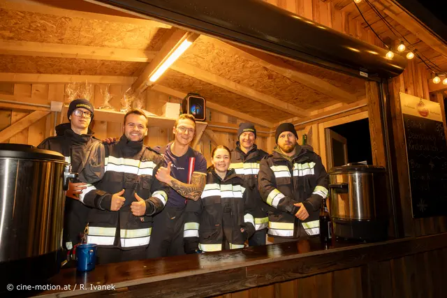 Stand der Freiwilligen Feuerwehr mit Kommandant OBI Ernst Samuel im Hintergrund. | Foto: cine-motion.at / R. Ivanek