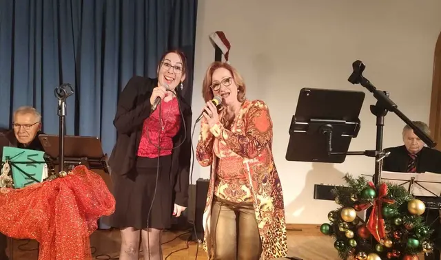 S(w)inging Christmas in Gänserndorf war musikalisch vielseitig, herzerwärmend und mit einer ordentlichen Portion Humor gewürzt. | Foto: Sadiki-Peckary