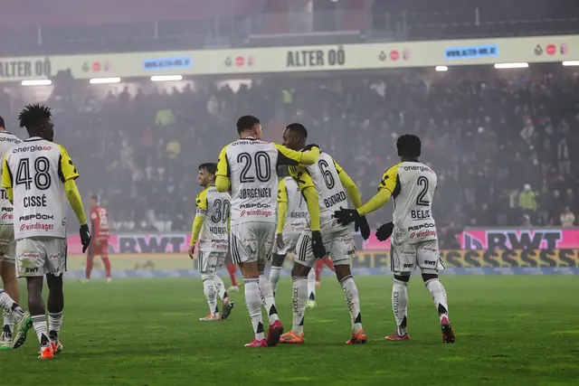 Mit drei Toren und einem Heimsieg verabschiedeten sich die LASK-Kicker von ihrem Fans in der Raiffeisen Arena. | Foto: Reischl
