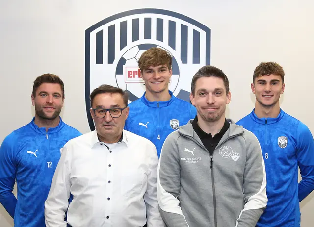 Vorne: Johann Hilmbauer (Geschäftsführer SOP), Andreas Lindenhofer (sportlicher Leiter Stellvertreter SCU Ardagger/Neustadl); dahinter: SKU Spieler Lukas Deinhofer, Luca Wimhofer, Yanis Eisschill. | Foto: Sabrina Waldbauer 