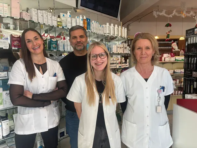 Karsten Schmidt vereint gemeinsam mit seinem Apothekenteam pharmazeutisches Fachwissen, regionale Verbundenheit und Freude am Kontakt mit Menschen.  | Foto: Apotheke St. Martin