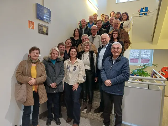 Nach 50 Jahren trafen sich ehemalige Volksschüler wieder. | Foto: Gemeinde Diersbach