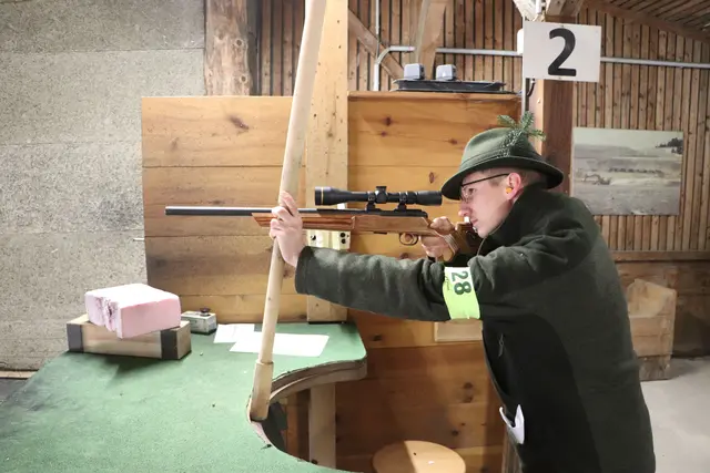 Der sichere Umgang mit dem Gewehr ist bei der Jagd unabdingbar. | Foto: Landjugend Steiermark