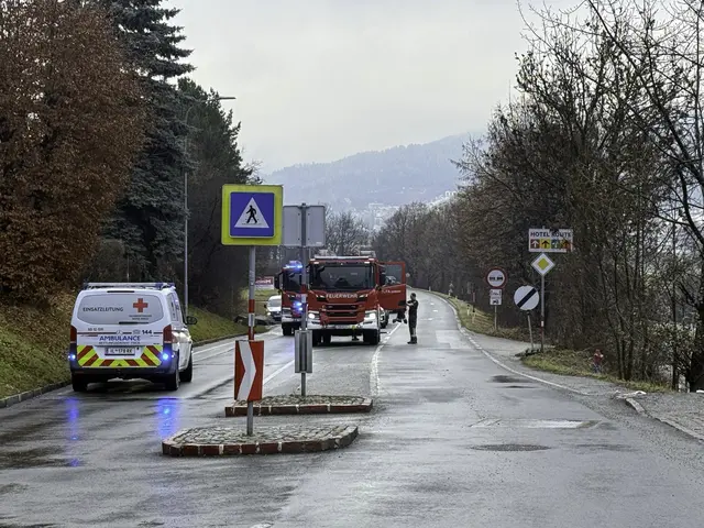 Die Bundesstraße im Bereich der Einsatzstelle wurde gesperrt. | Foto: Zeitungsfoto.at