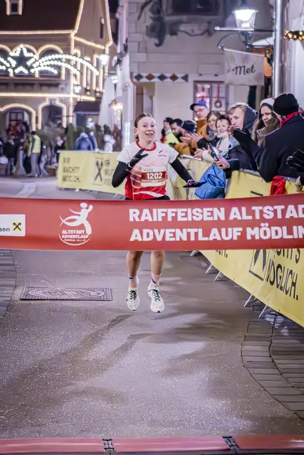 Nicole Bauer beschert dem ULC Riverside Mödling den Sieg im 10 km Hauptlauf | Foto: Copyright: SportEventFotografie - Roman Stoiber