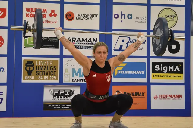 Petra Schmutzer mit 64 kg Reißen. | Foto: Conny Högg