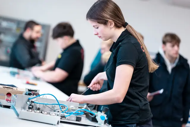 Rund 300 Besucherinnen und Besucher zählte das Unternehmen am letzten Tag der Lehre. | Foto: Palfinger