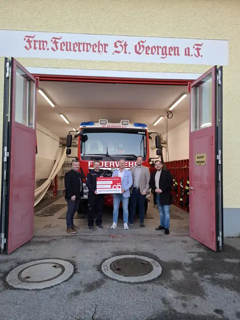 Sebastian Ranftl, Günter Siegl, Harald Ertl, Bürgermeister Gerhard Luger und Oliver Augustin. | Foto: OÖ Versicherung Braunau